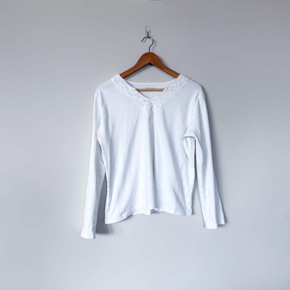 3/$20⚡️ St. John’s Bay Vintage Y2K V-Neck Embroidered Long Sleeve White T-Shirt